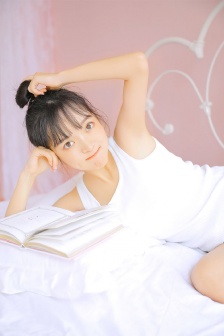 花蒂被吸得异常肿大